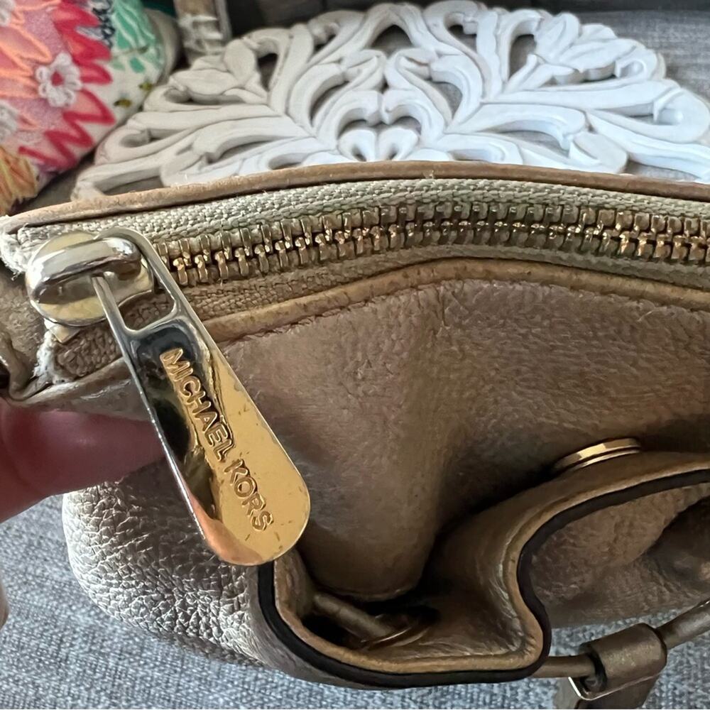 Michael Kors Leather Crossbody Purse Bag - Picture 11 of 11